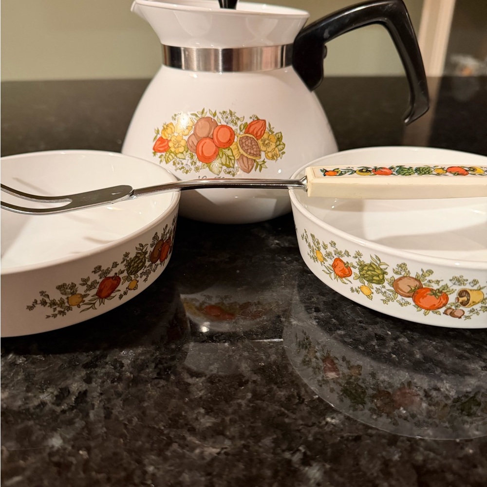 Corningware “Spice of Life” Pattern Teapot, Bowls & Fork - Picture 2 of 9
